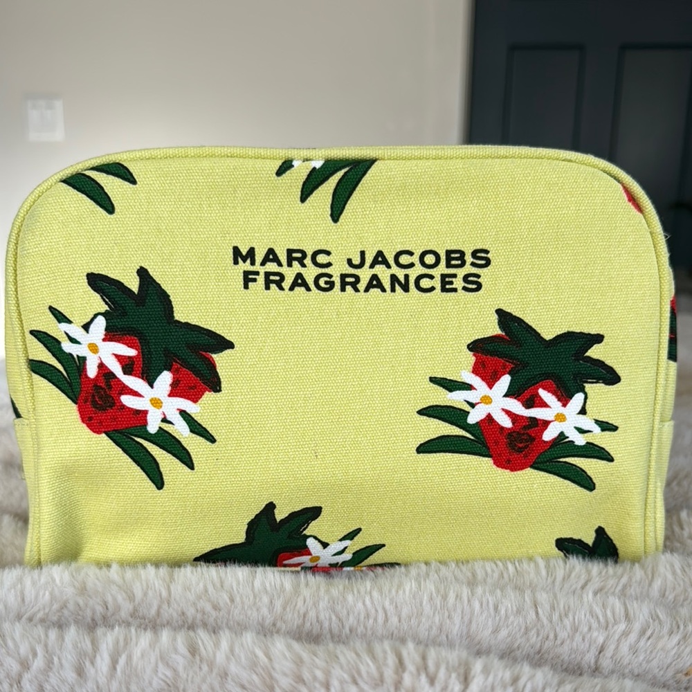 💛❤️ Brand New Marc Jacobs Fragrances Floral Pouch